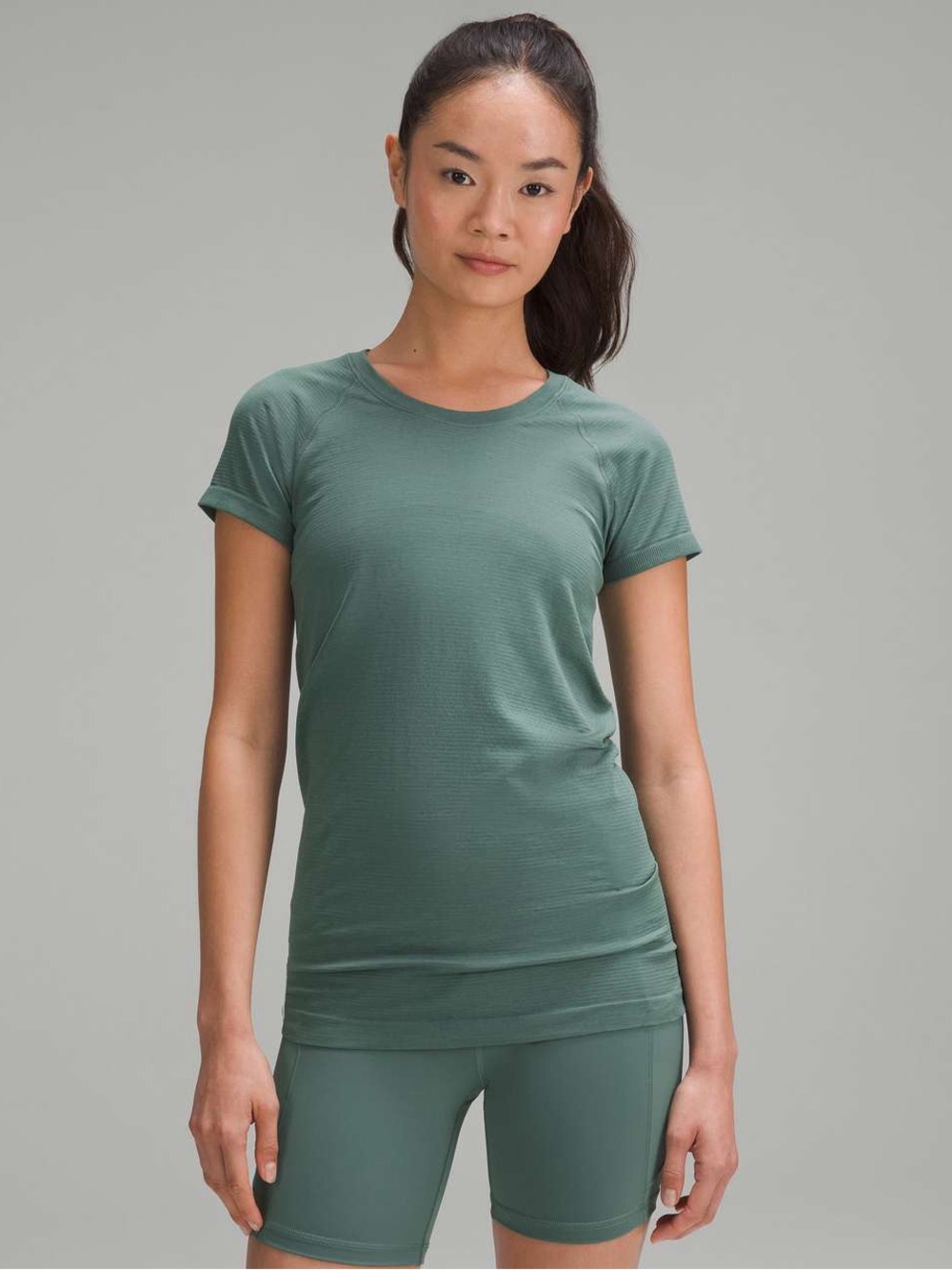 Lululemon Swiftly Tech Short-Sleeve Shirt 2.0
Medium Forest Size 6